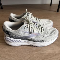 Brooks Ariel GTS Women 10