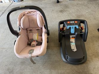 Uppababy Mesa V2 with base and travel bag
