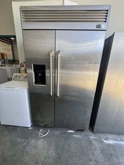 Built In Refrigerator NOT WORKING PICK UP ONLY 
