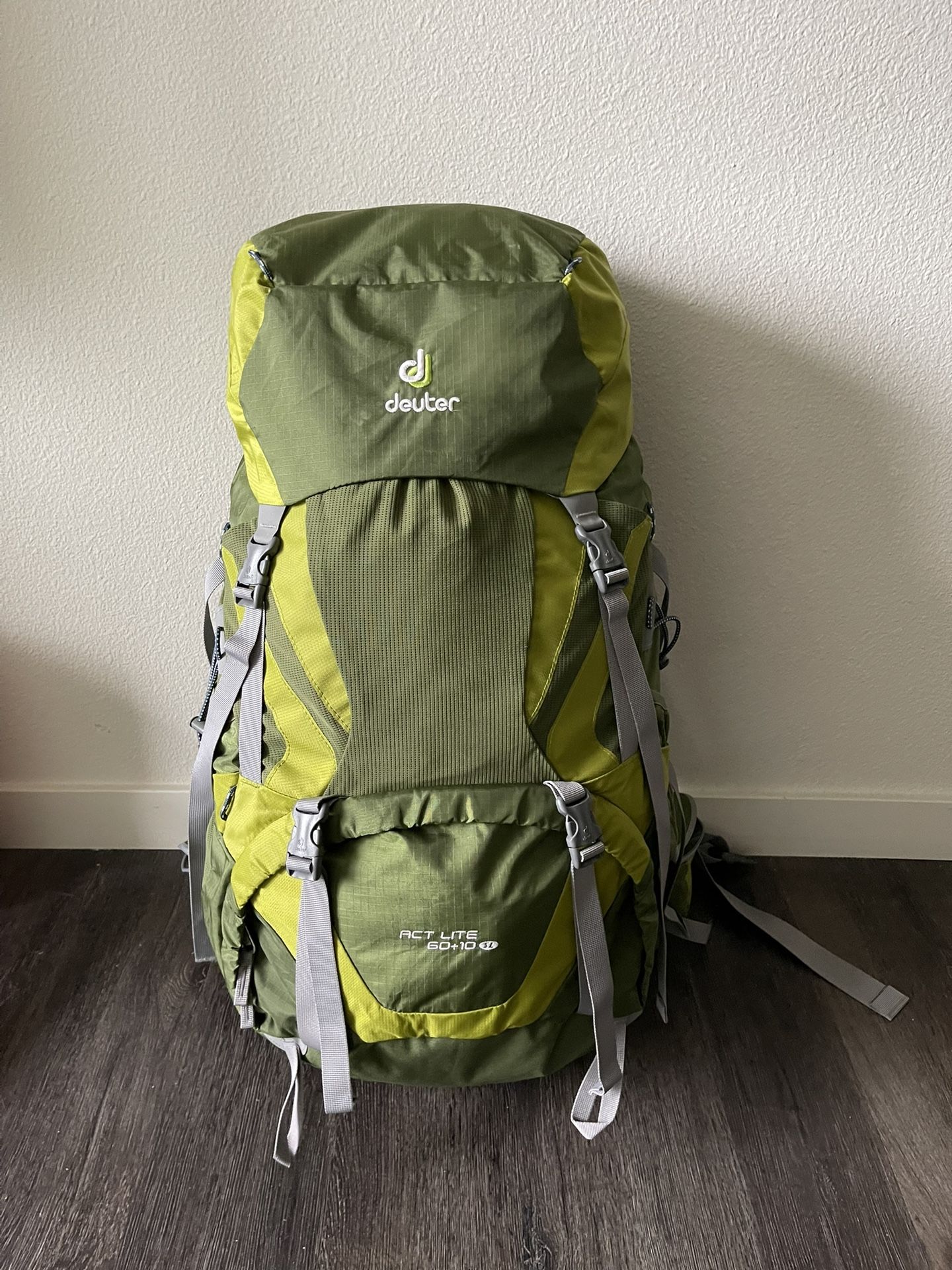 Deuter Backpack ACT Lite 60 + 10 SL