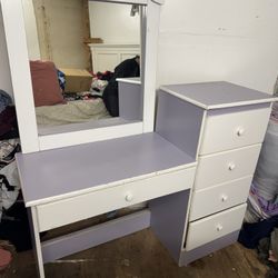 Vanity With Drawers 