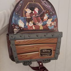 Brand new 7 dwarves lounge fly bag