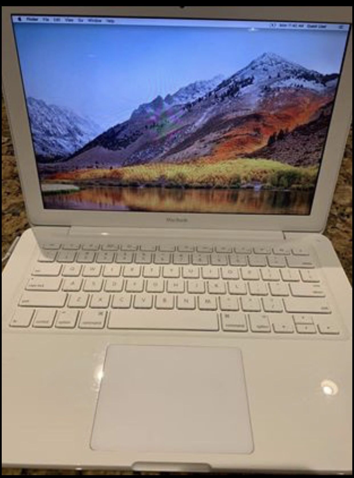 White APPLE Mac Laptop 13” with charger