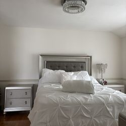 Queen Silver Bedroom Set