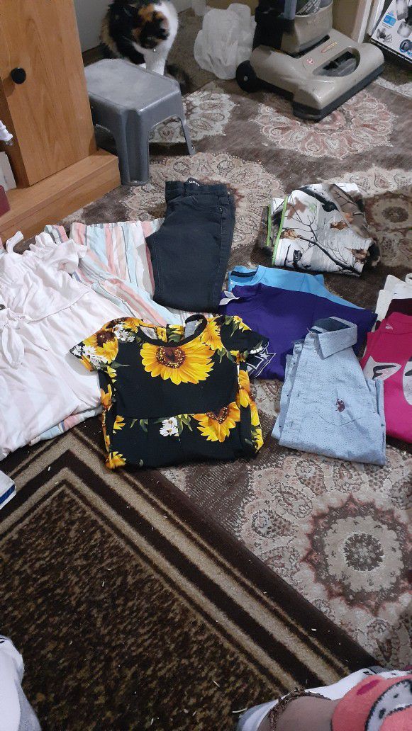 Great For Back To School Very Nice Girls.  Size 7/8. 13 PIECES  NICE CUTE CLOTHES BUNDLE