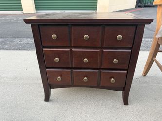 9 Drawer Accent Chest/Nightstand