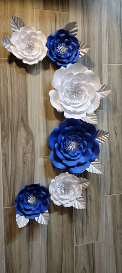 Paper Flowers And Paper Roses.  Flores De Papel 