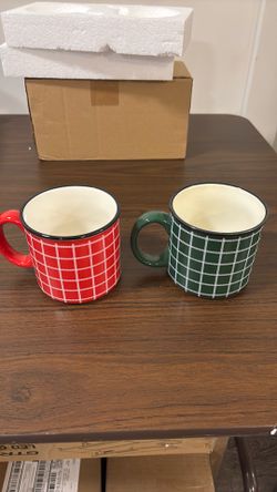 Set of red & green Hallmark mugs (new)