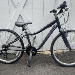 Specialized Hotrock dark Gray Aluminum 24”wheels 21 Speed kids Girl Hybrid  Bike 
