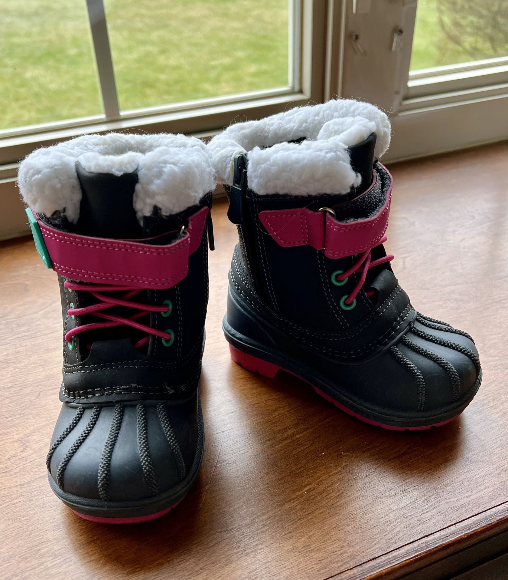 Snow Boot - Girls - Size  6T  - Cat  And Jack