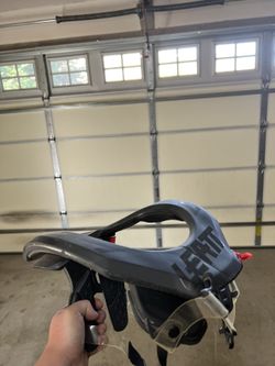 Leatt neck brace