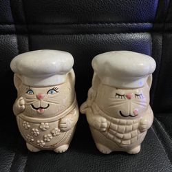 Set of fat cats salt and pepper shakers Marked Japan $12