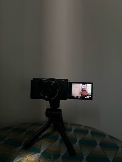 Sony zv-e10 Mirrorless Camera with Flip Screen