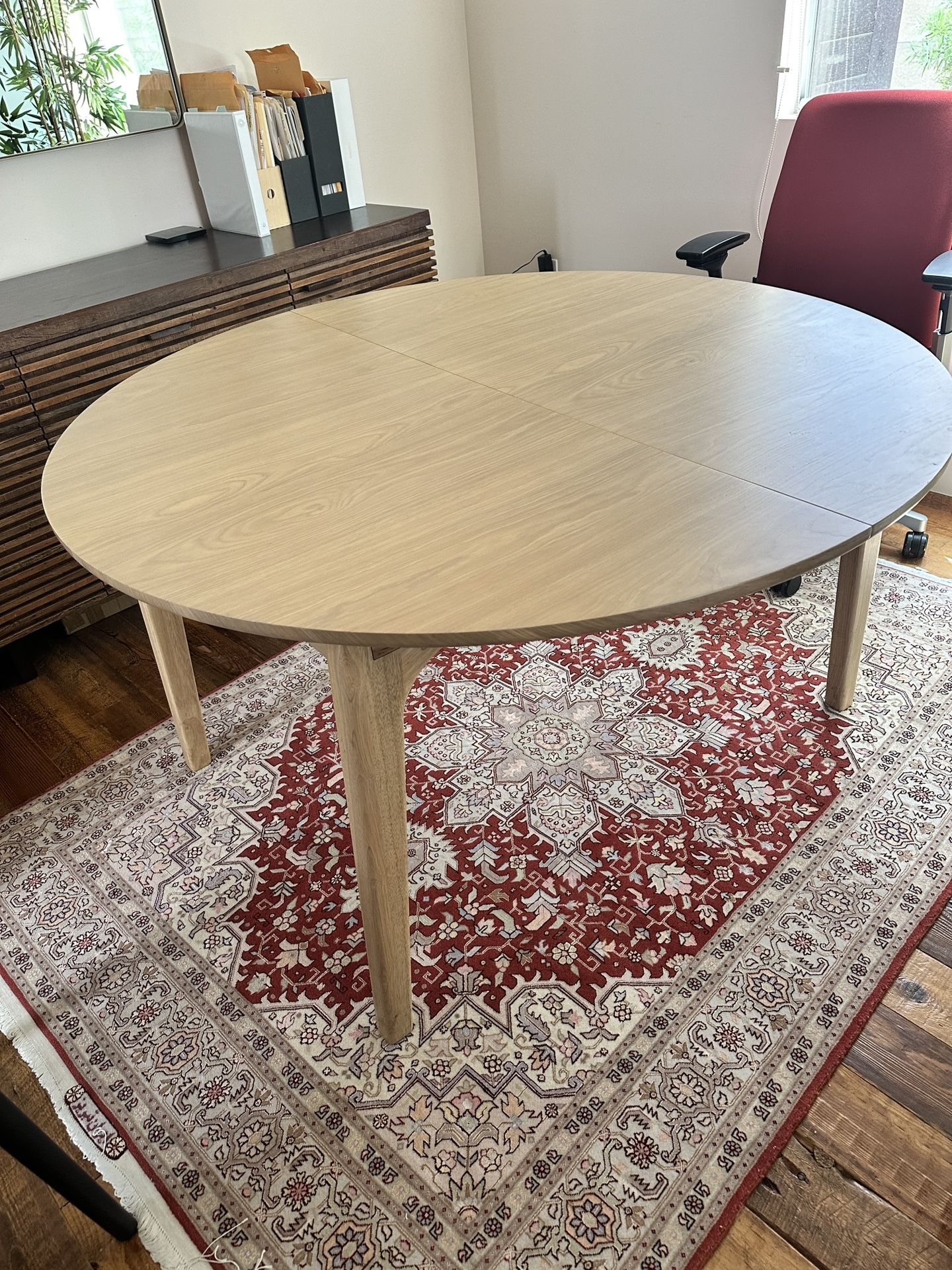Article Plumas extendable dining table 4-6 seats