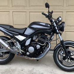 Yamaha SRX400 