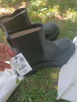 Zara boots brand new with dust bags never worn