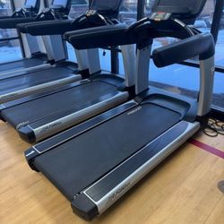 Life Fitness Discover Treadmills in Great Condition. Commercial Gym Equipment. 