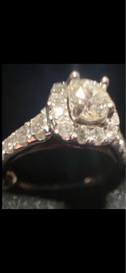 Diamond engagement ring