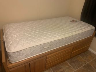 Captain twin  bed  like new