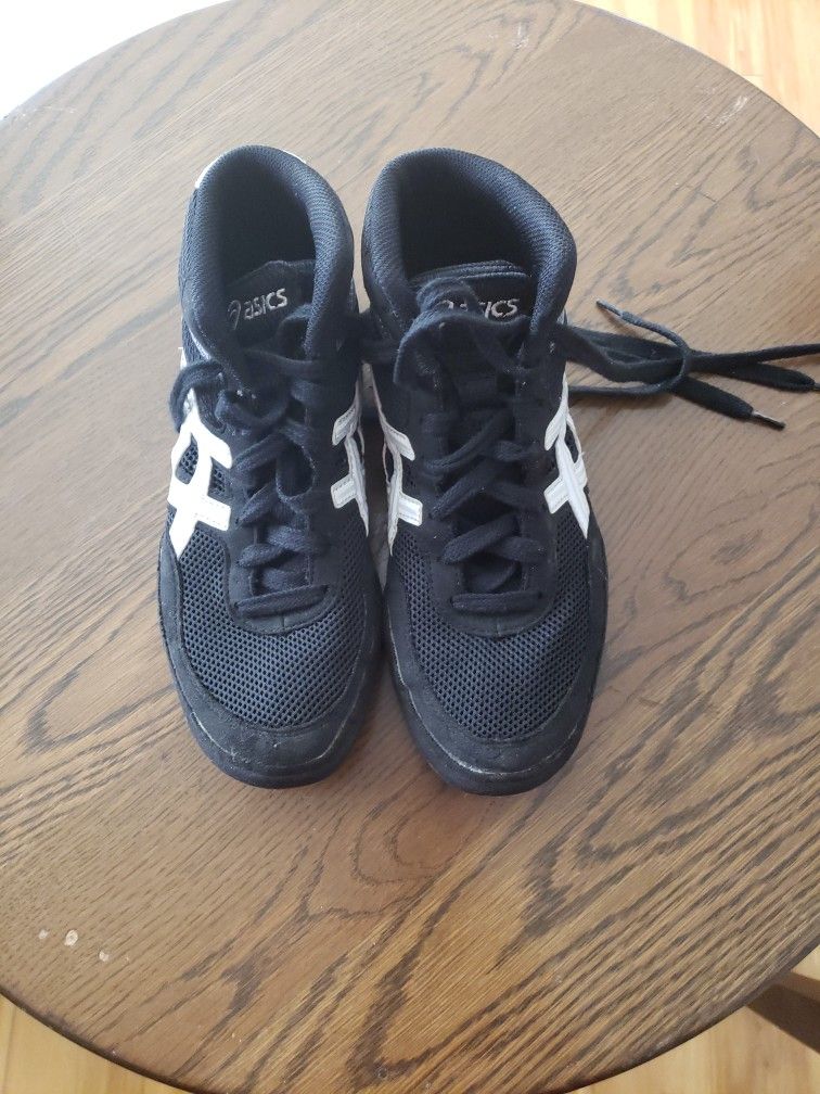 Martial Arts Shoes OASICS Men Size 6 Women Size 8