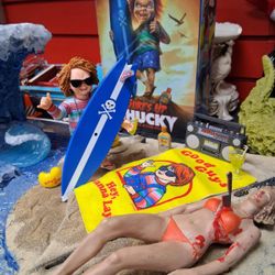 Neca Surfs Up Chucky Display
