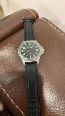 L.L.BEAN BLACK DIAL SWISS 300FT QUARTEZ WATCH WITH LEATHER STRAP