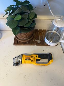 Dewalt 20v grinder tool only no bateria $80 firme precio