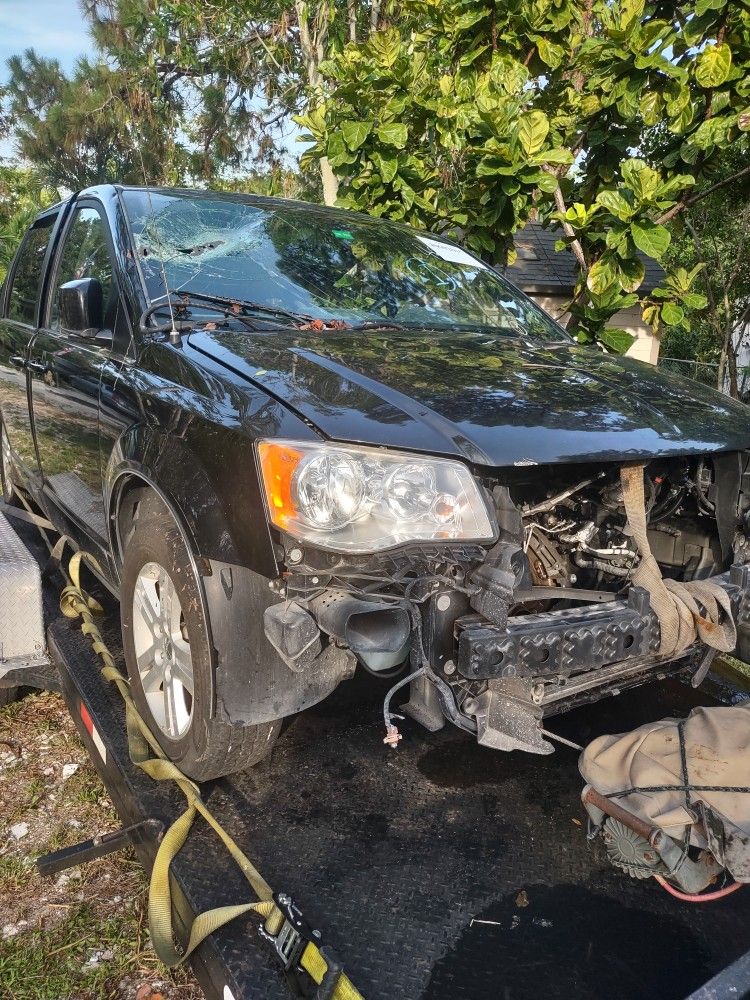 19 Dodge Grand Caravan for Parts 