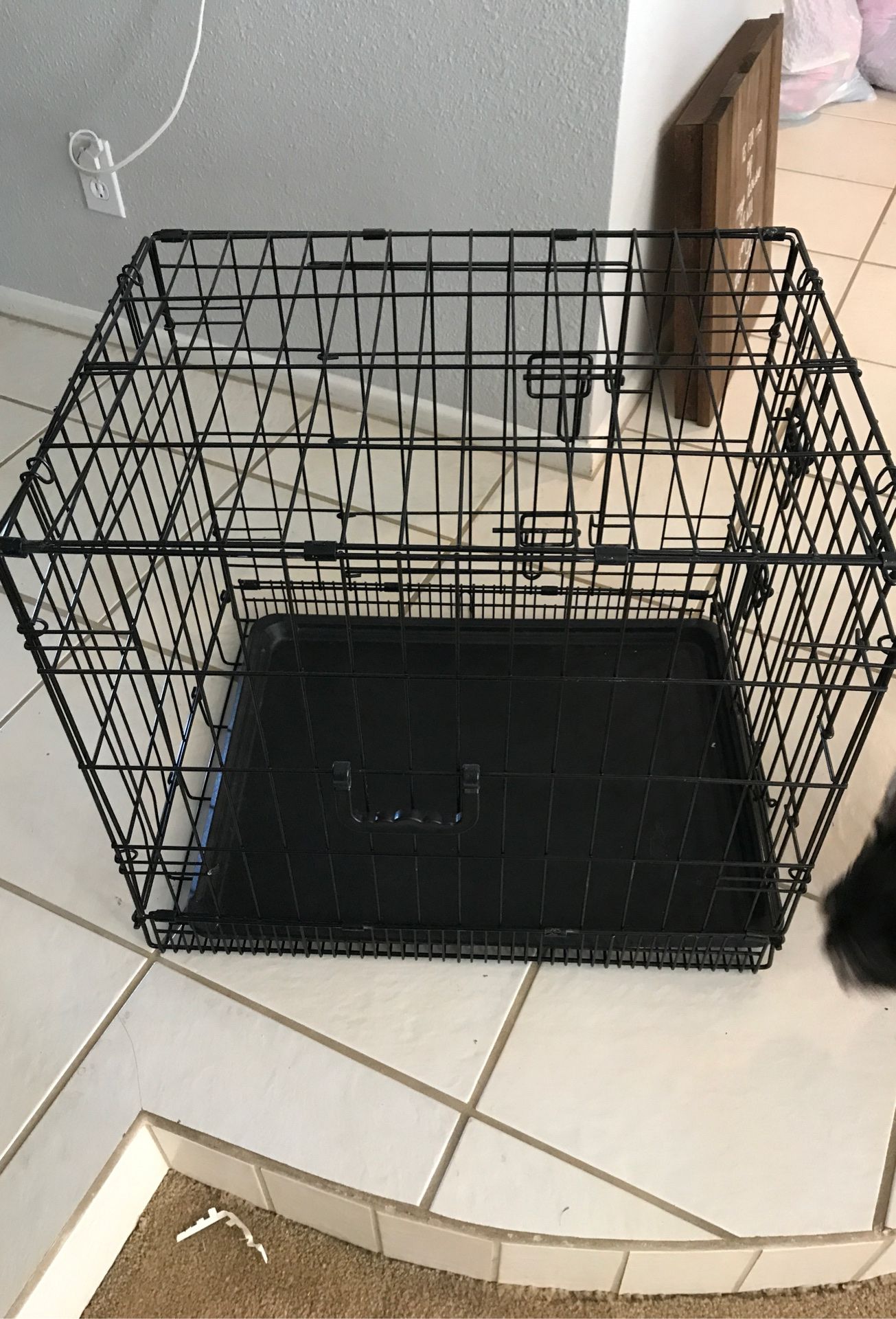 Metal folding dog crate