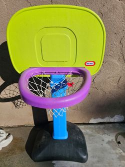 Children little tikes basketball hoop in great used condition hardly used pick up only serious buyers please I Live Madera CA