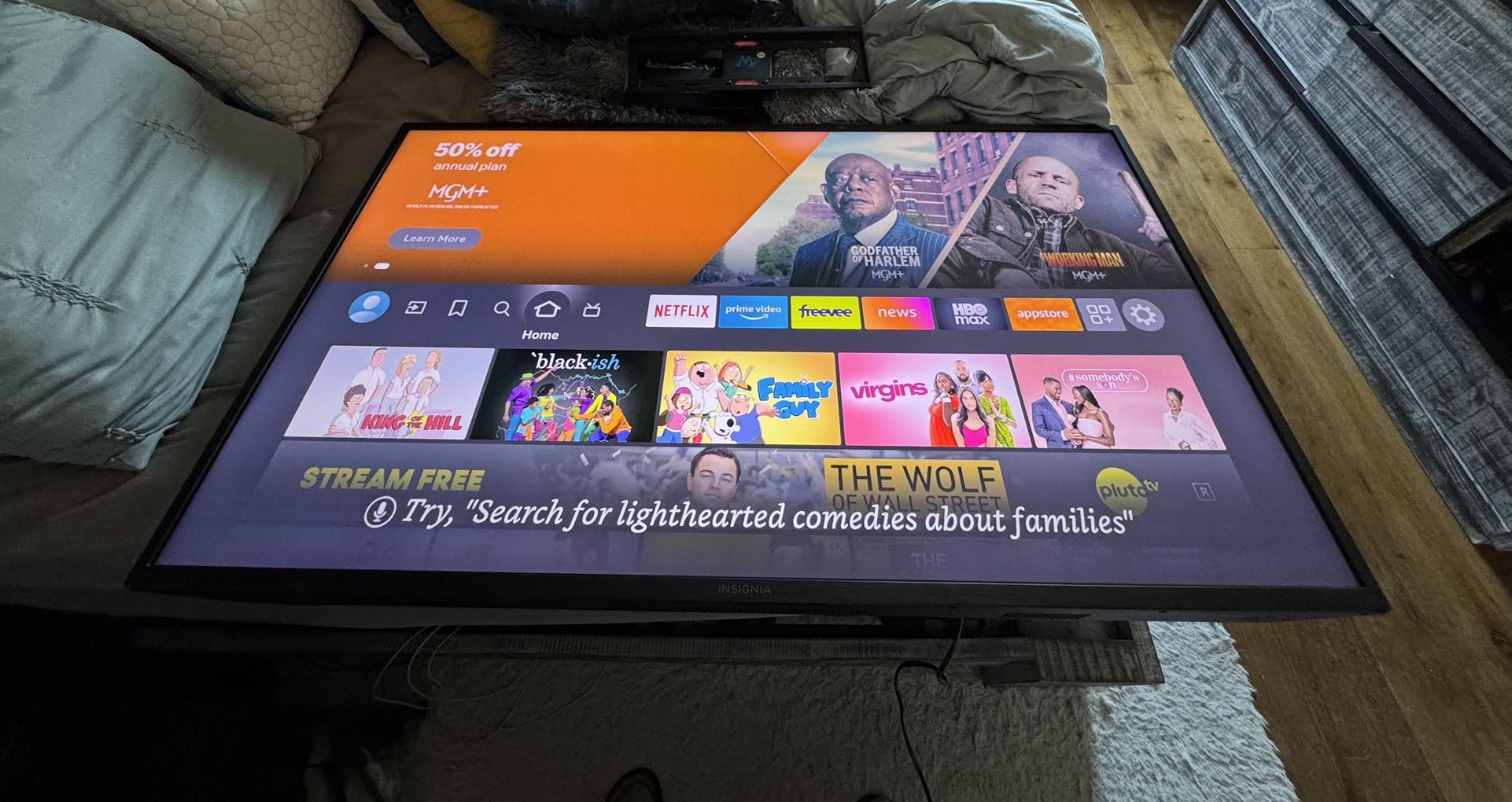 📺 Insignia 55” 4K Fire TV + Full Motion Wall Mount – Great Condition!