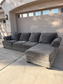 Grey Chaise Sectional 🚚FREE DELIVERY!🚚