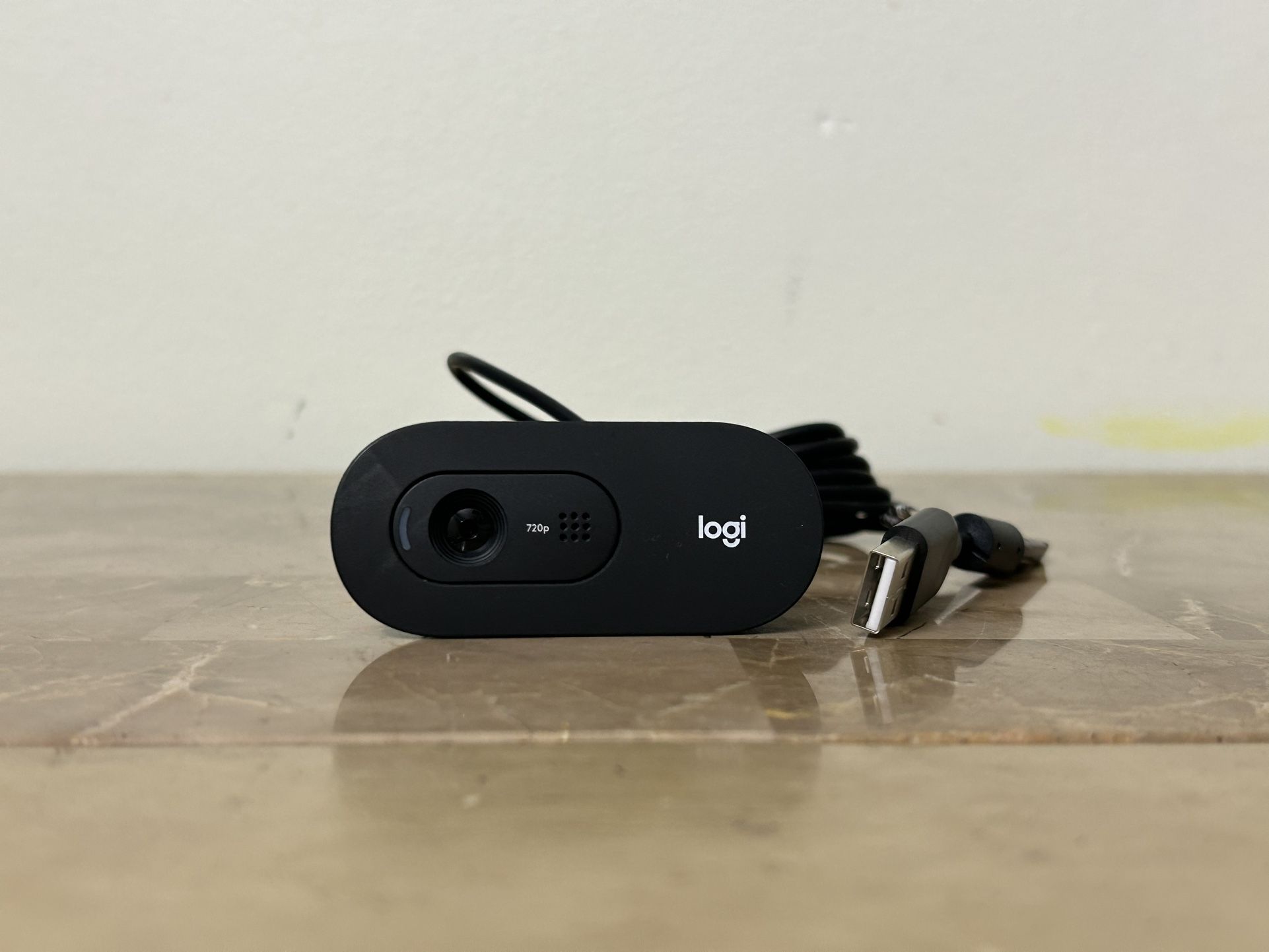 New Logitech C505e webcam 720p with Mic for laptop, desktop Mac / Windows computer or other devices