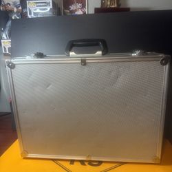 Aluminum Tool Case with Tool Panels and Removable Dividers. OD: 18" x 13" x 6"