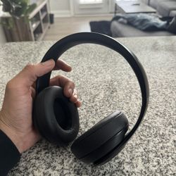 Beats Studio3 Wireless Noise Cancelling Headset Headphones (Defective)