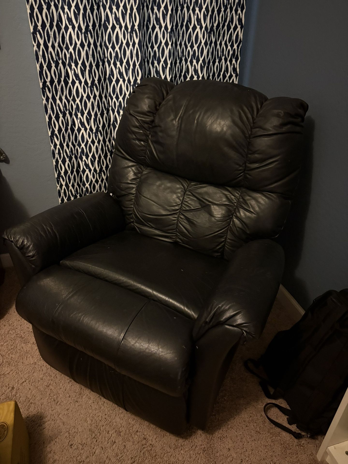 Black Leather Recliner 