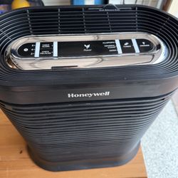 For Sale: Honeywell HPA201-TGT True HEPA Air Purifier — Clean & Works Great