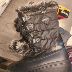 Size 9 Women's Snow Boots QUEST THINSULATE