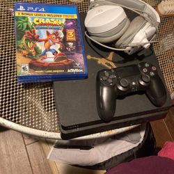 PS4 With 4 Games Headset And Remote Charging cable
