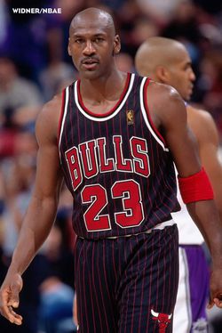VERY RARE Vintage Nike NBA Michael Jordan Chicago Bulls GREEN Jersey 23 SZ  L for Sale in Santa Clarita, CA - OfferUp