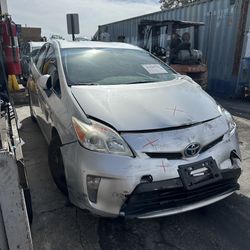 2010 - 2015 Toyota Prius Gen 3 Parting Out For Parts Only