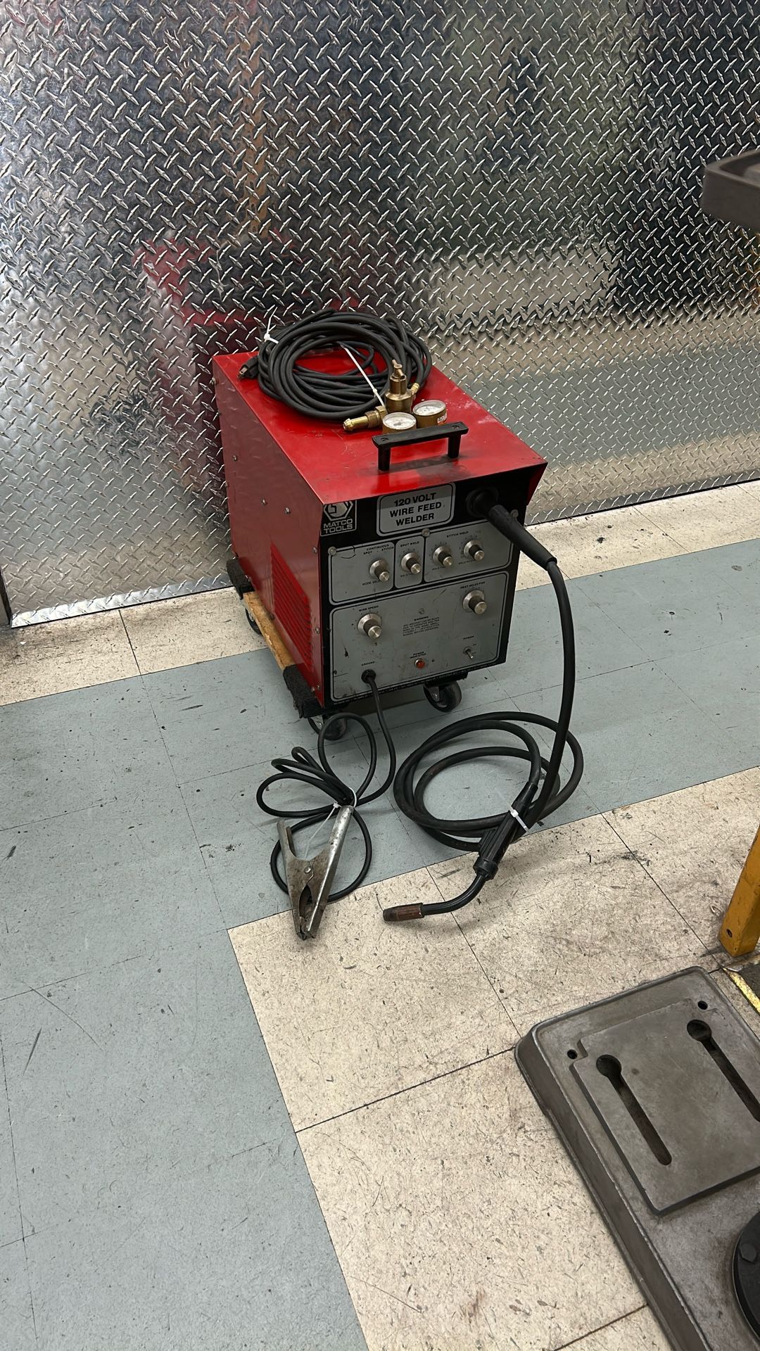 Matco Tools 120v 120 Volt Gas Wire Feed Welder 117-030