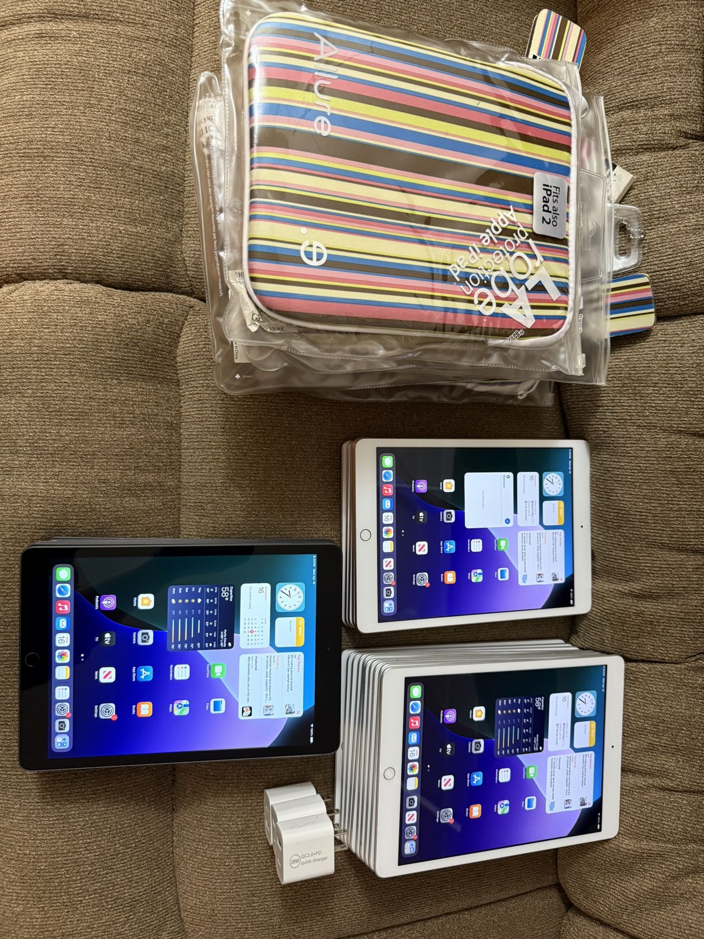 iPad 8  10.2” WIFI + Cellular Unlocked.. 128gb Rose gold Silver Space Gray