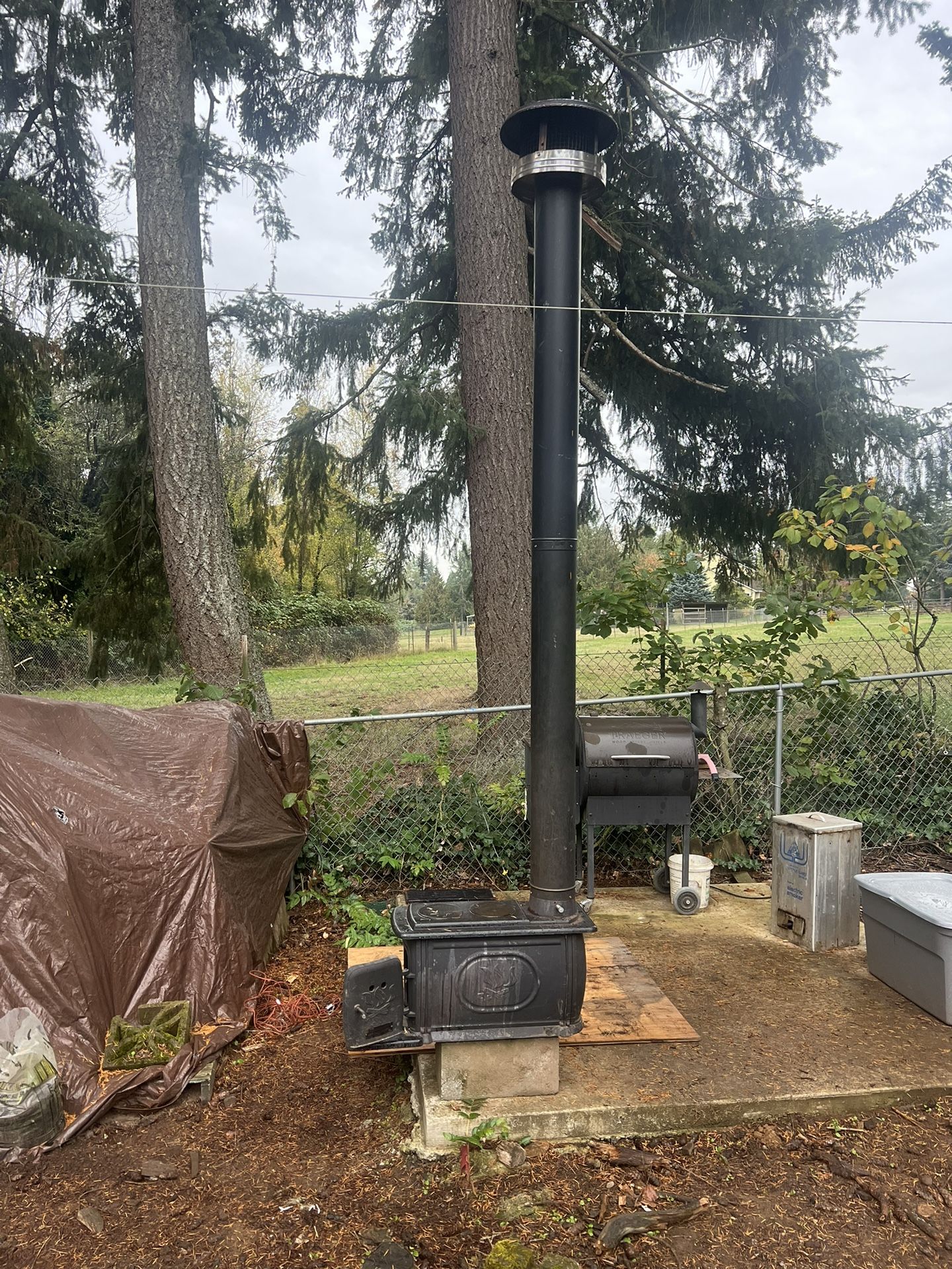Small Wood Stove  900sq’ Rooms 