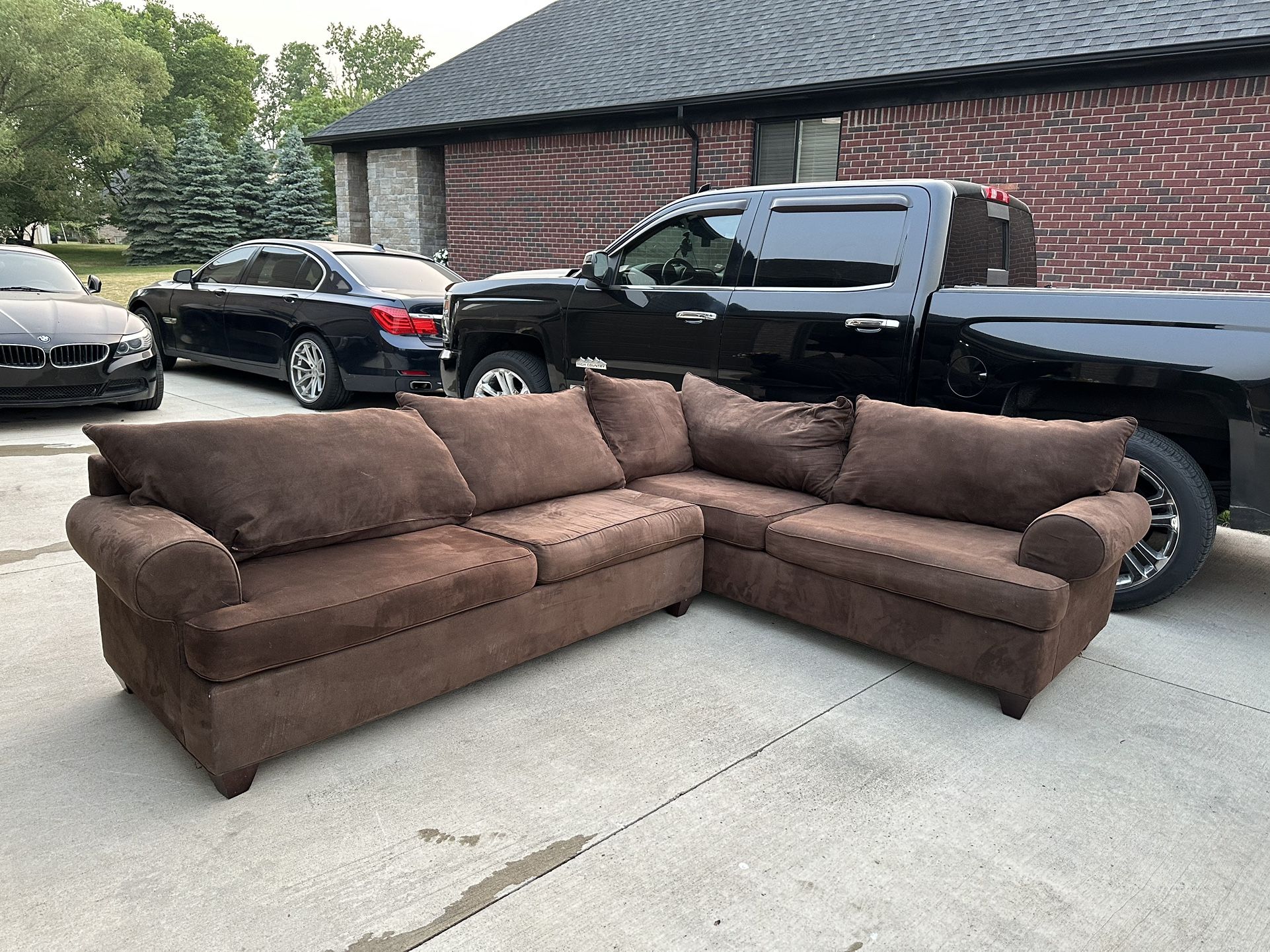 Comfy Sectional Pull Out Bed Couch Sofa • Delivery Available