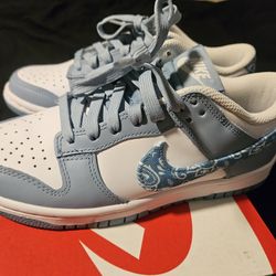 W Nike Dunk Low Blue Paisley Worn Once basically new Size 5.5 $70 obo