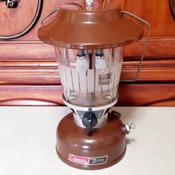 Vintage Brown Coleman Lantern In Excellent Condition