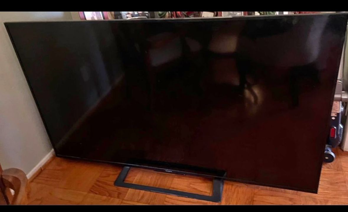 Sony Bravia 70” (2017 Model) - KD-70X690E