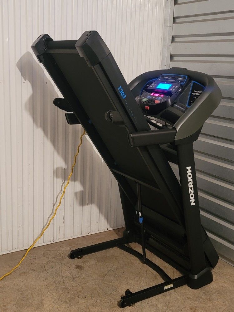 Like New Horizon Fitness T303 Treadmill