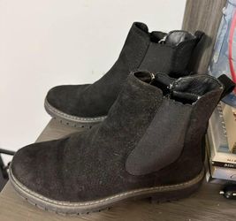 Boots Size 9